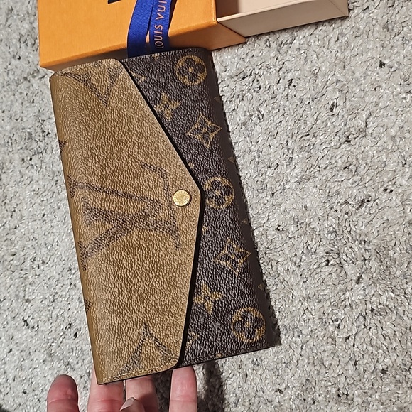 Authentic Louis Vuitton Sara wallet. - Picture 1 of 10